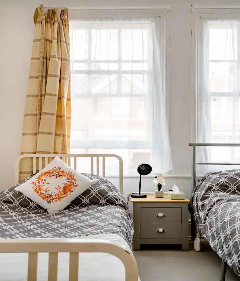 Homestay Near Tottenham Hotspur Stadium London Exterior foto