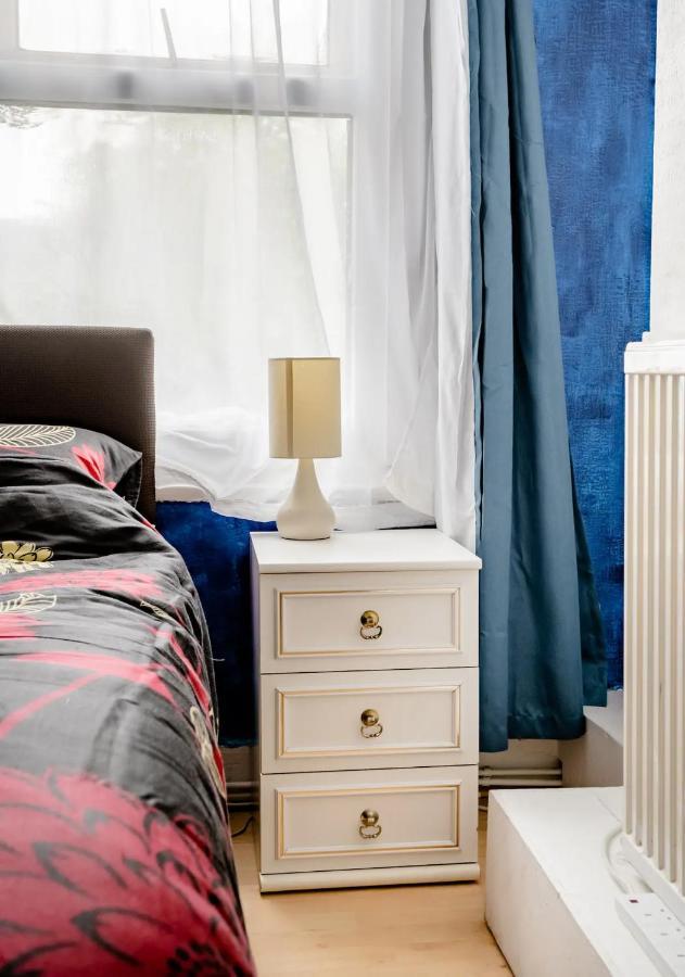 Homestay Near Tottenham Hotspur Stadium London Exterior foto