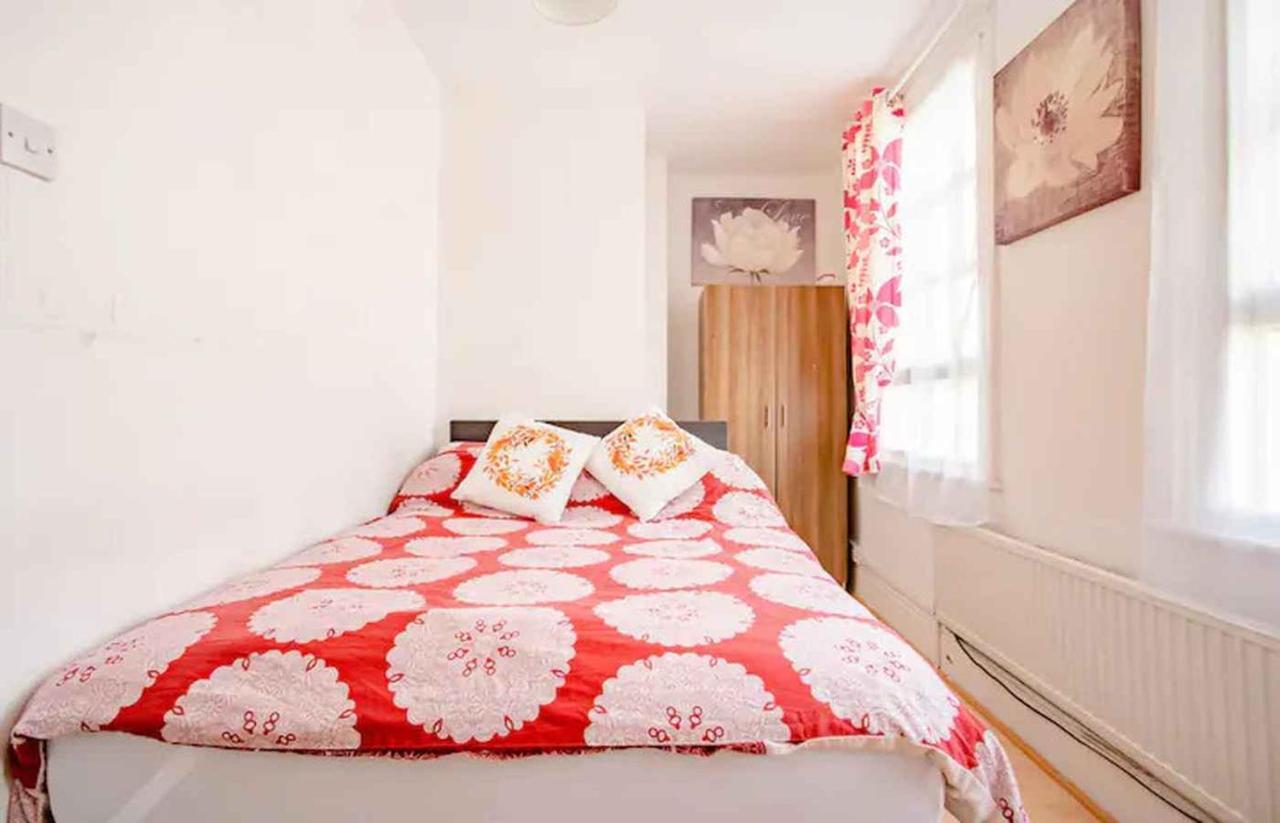 Homestay Near Tottenham Hotspur Stadium London Exterior foto
